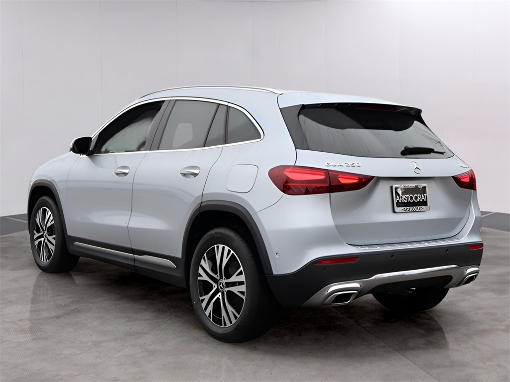 2025 Mercedes Benz GLA 250 4MATIC photo 2