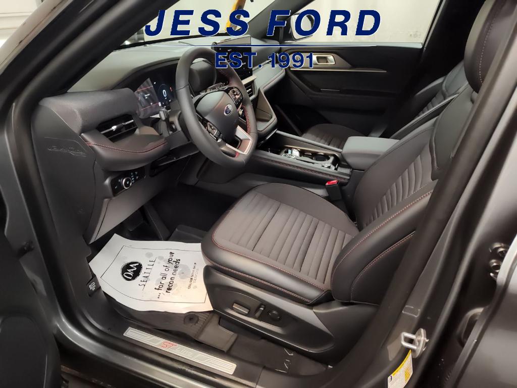 2025 Ford Explorer ST-Line photo 4