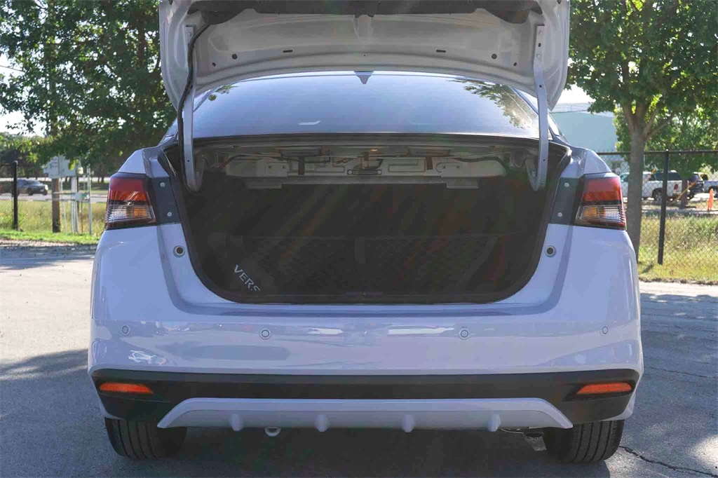 2025 Nissan Versa SV photo 4