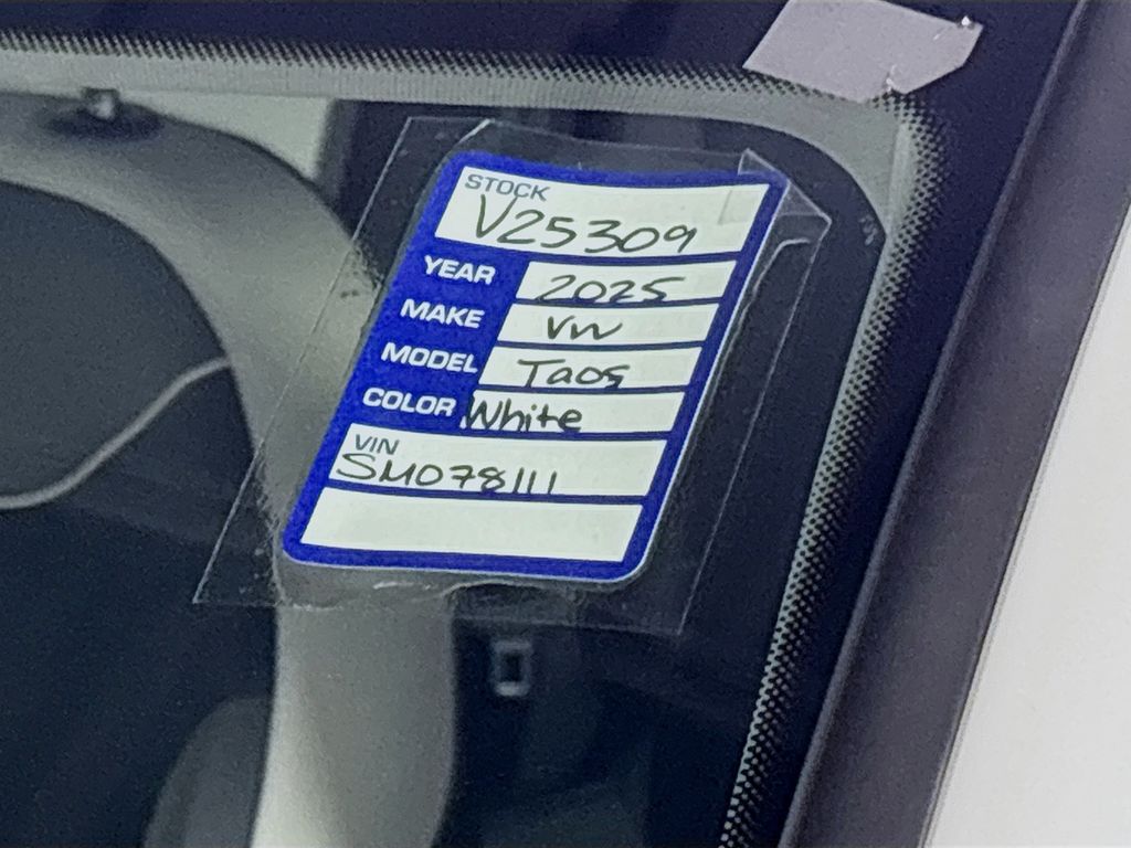 2025 Volkswagen Taos SE photo 19