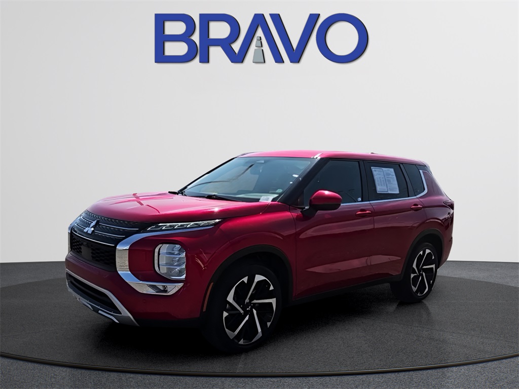 2024 Mitsubishi Outlander SE's photo