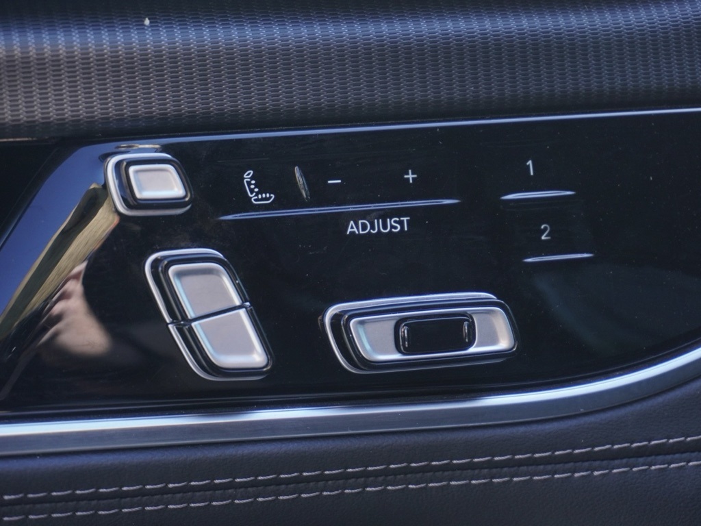 2024 Jeep Grand Wagoneer L II Obsidian photo 11