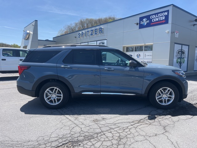 2025 Ford Explorer photo 8