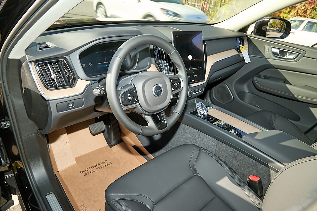 2026 VOLVO XC60 - Image 11