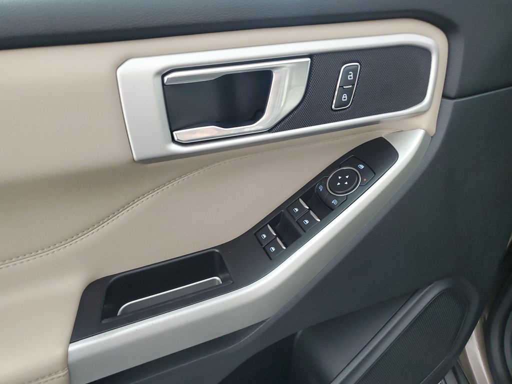 2021 Ford Explorer XLT photo 29