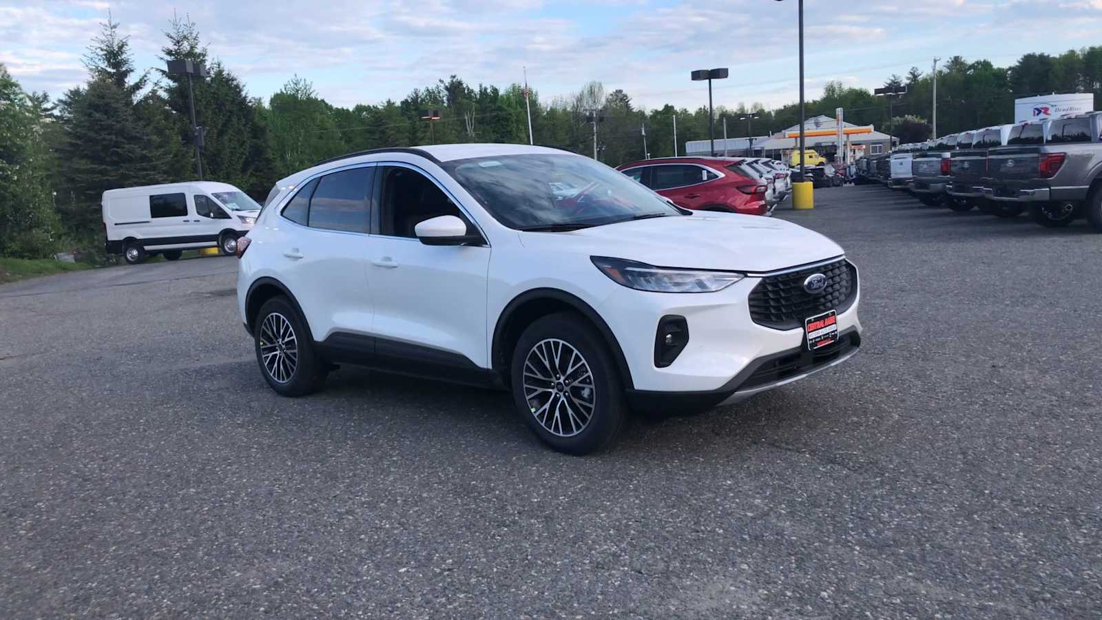 2025 Ford Escape Plug-In Hybrid photo 2