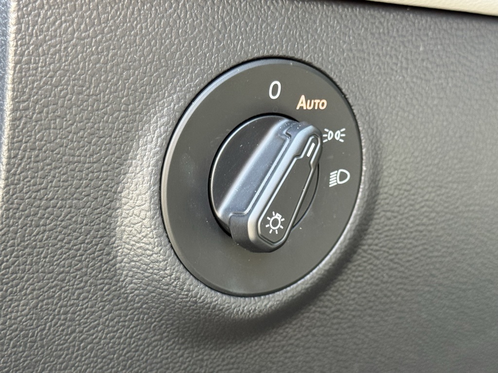 2023 Volkswagen Taos SE photo 14