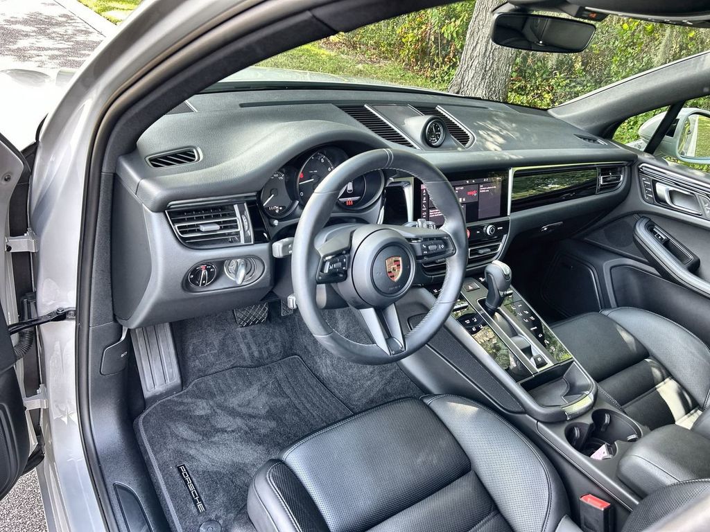 2024 Porsche Macan Base photo 12