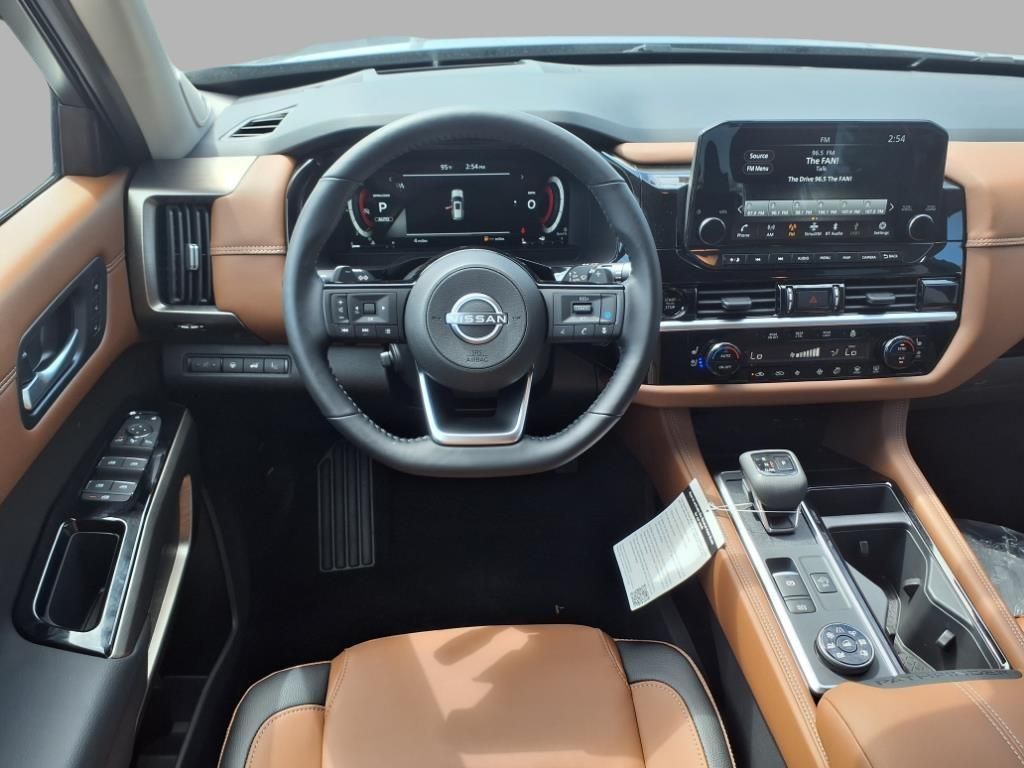 2025 Nissan Pathfinder Platinum photo 3
