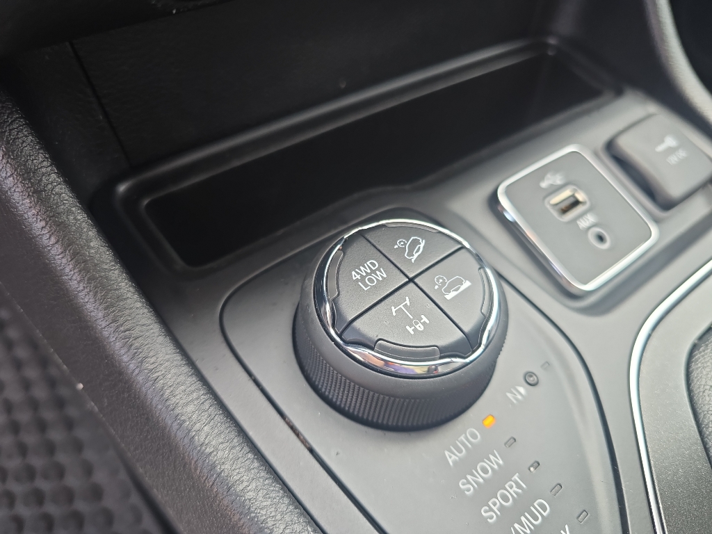 2019 Jeep Cherokee Trailhawk photo 21