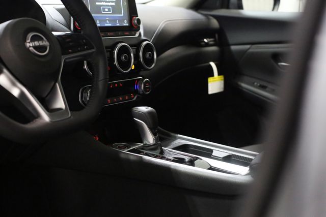 2025 Nissan Sentra SV photo 14