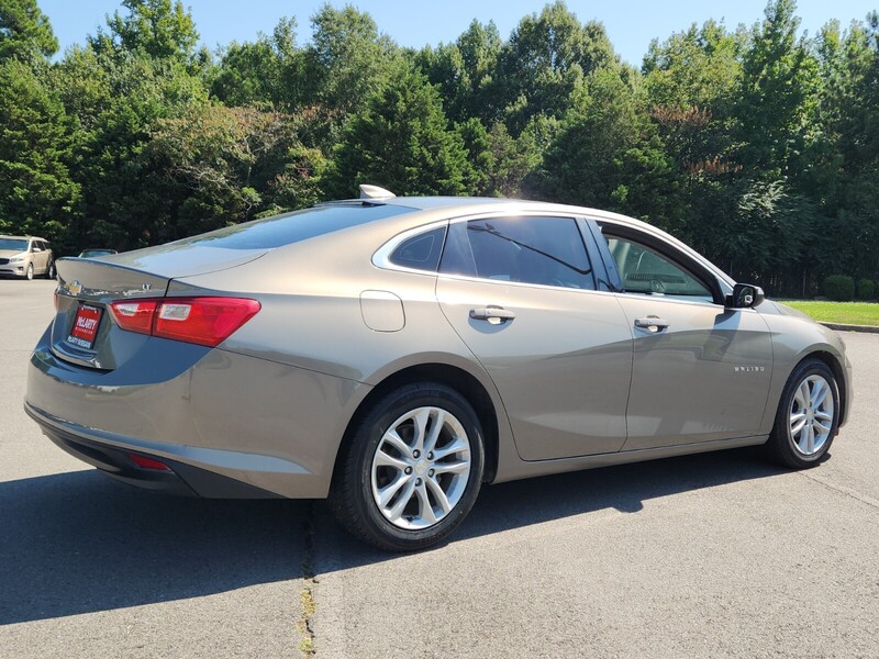 2018 Chevrolet Malibu 1LT photo 3