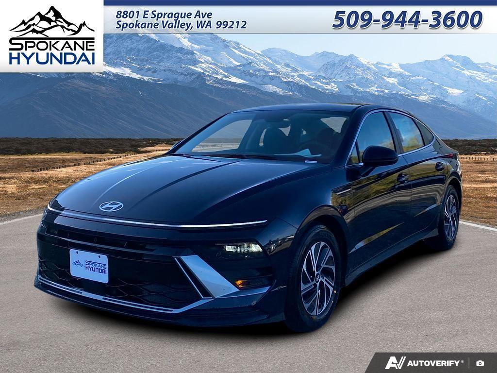 2026 Hyundai Sonata Hybrid Blue's photo