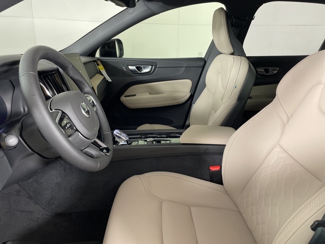 2026 Volvo XC60 Plus photo 20