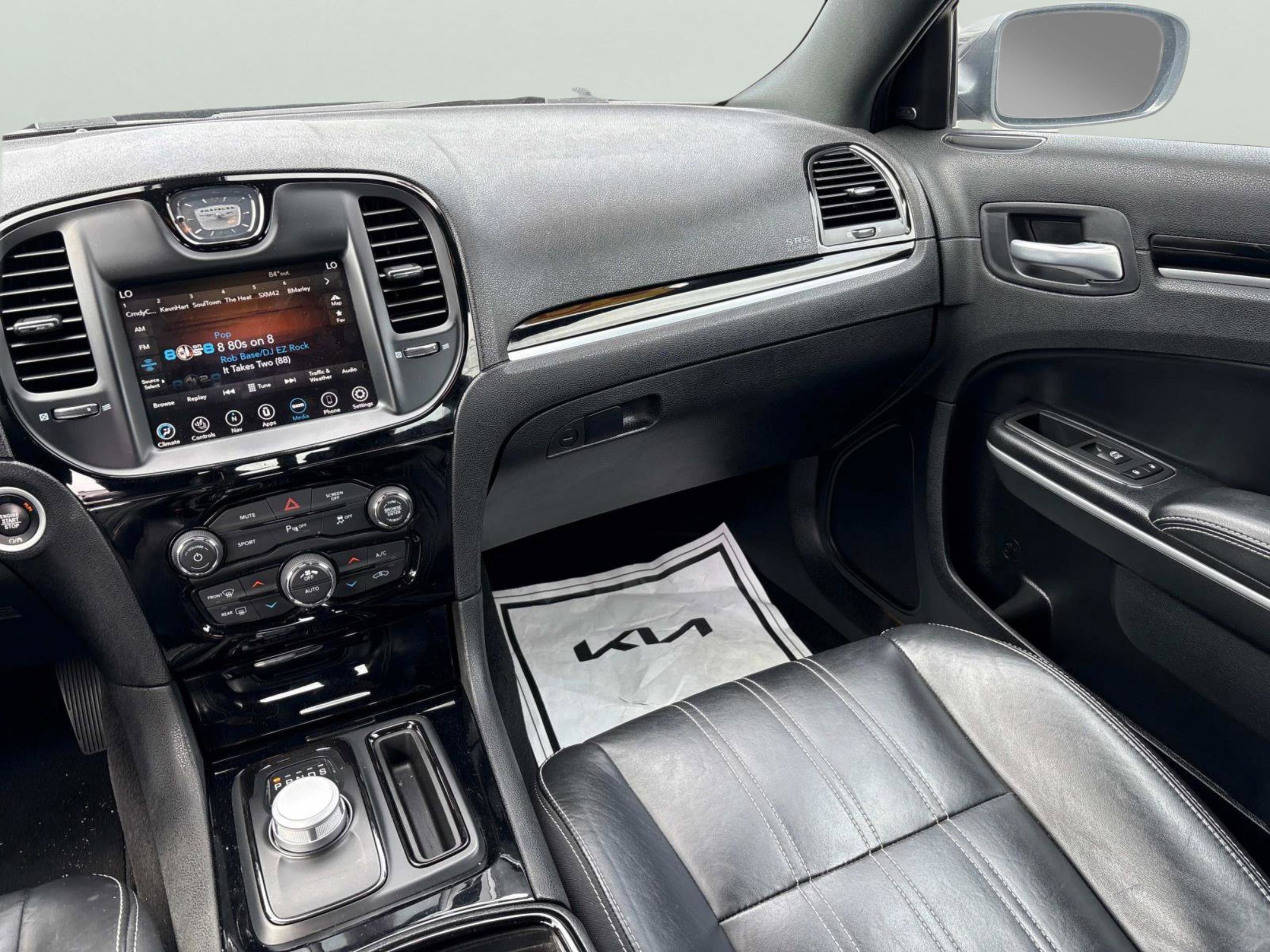 2022 Chrysler 300 S photo 9