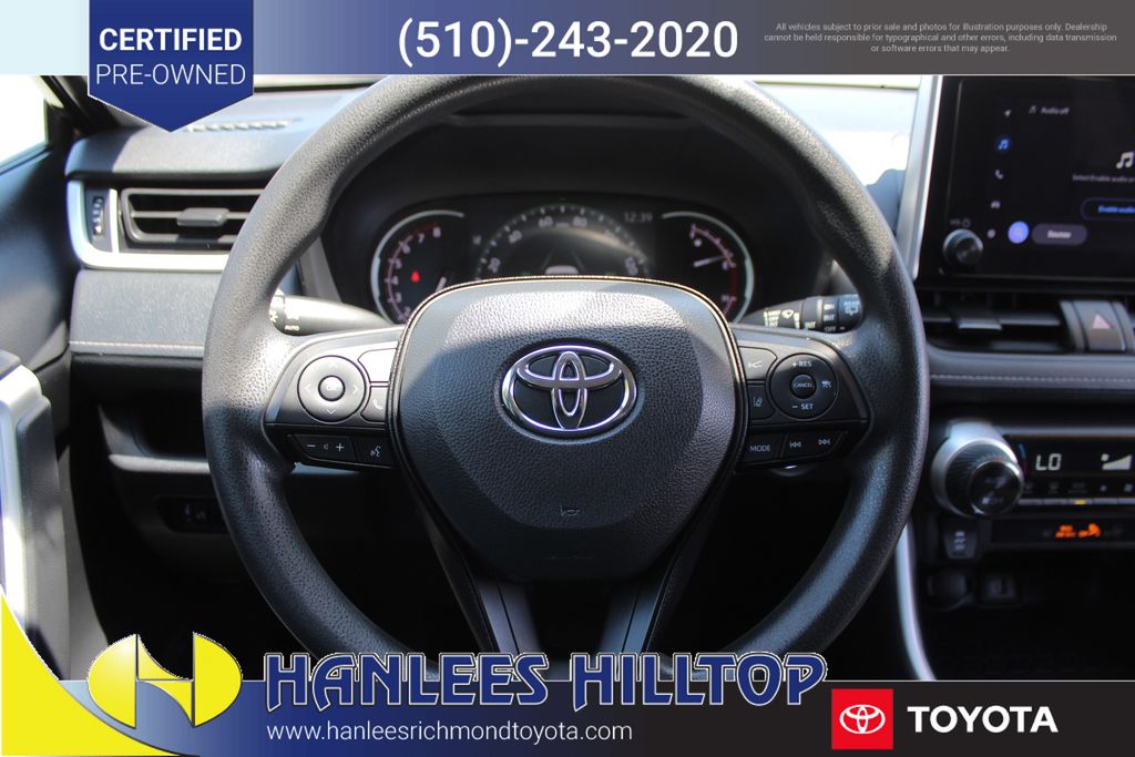 2024 Toyota RAV4 XLE photo 16