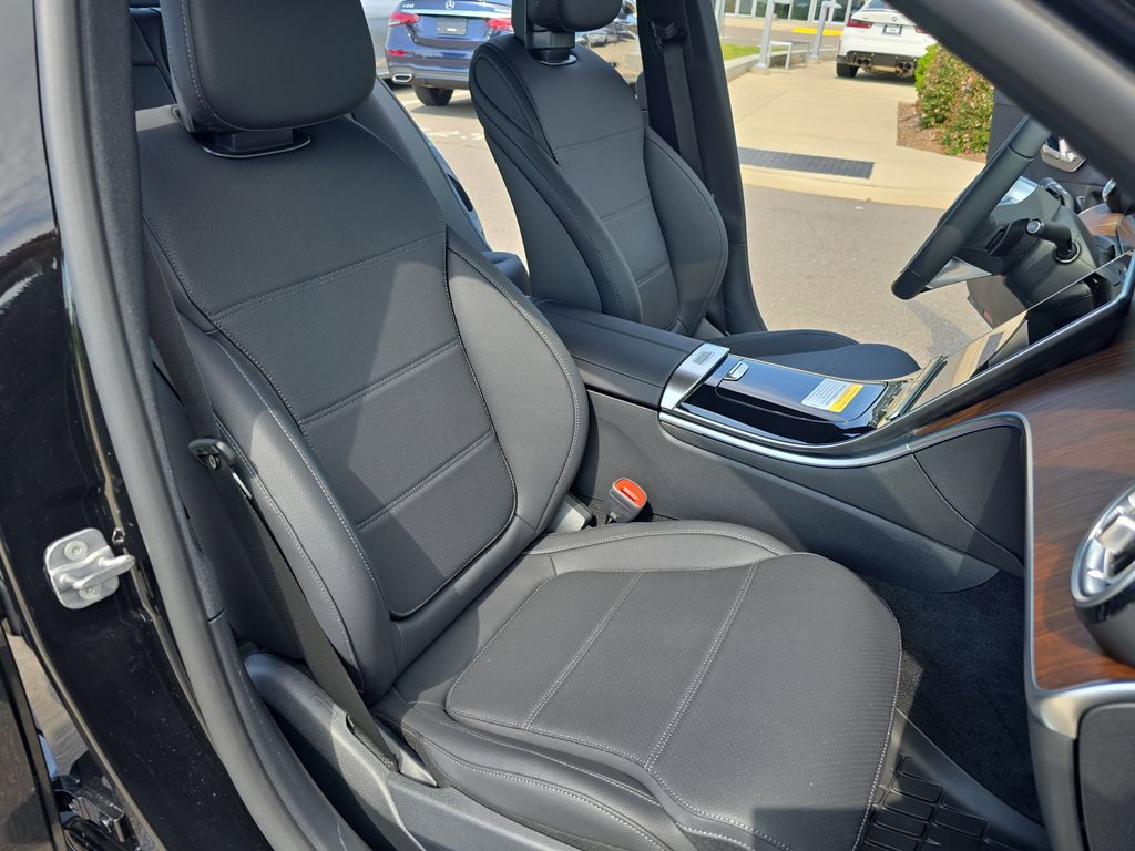 2025 Mercedes Benz C 300 photo 9