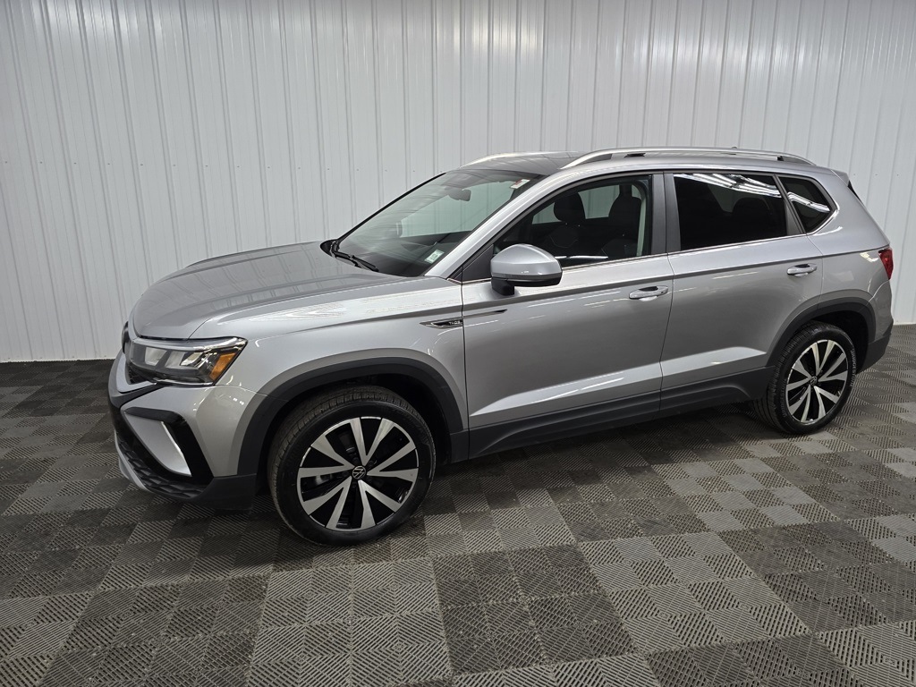 2024 Volkswagen Taos SE photo 6
