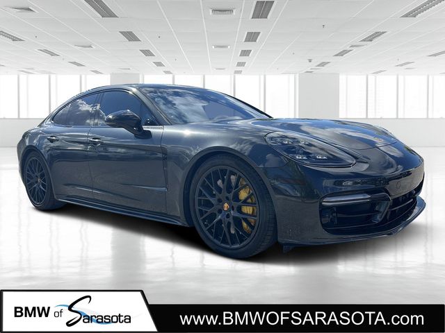 2023 Porsche Panamera Turbo S's photo
