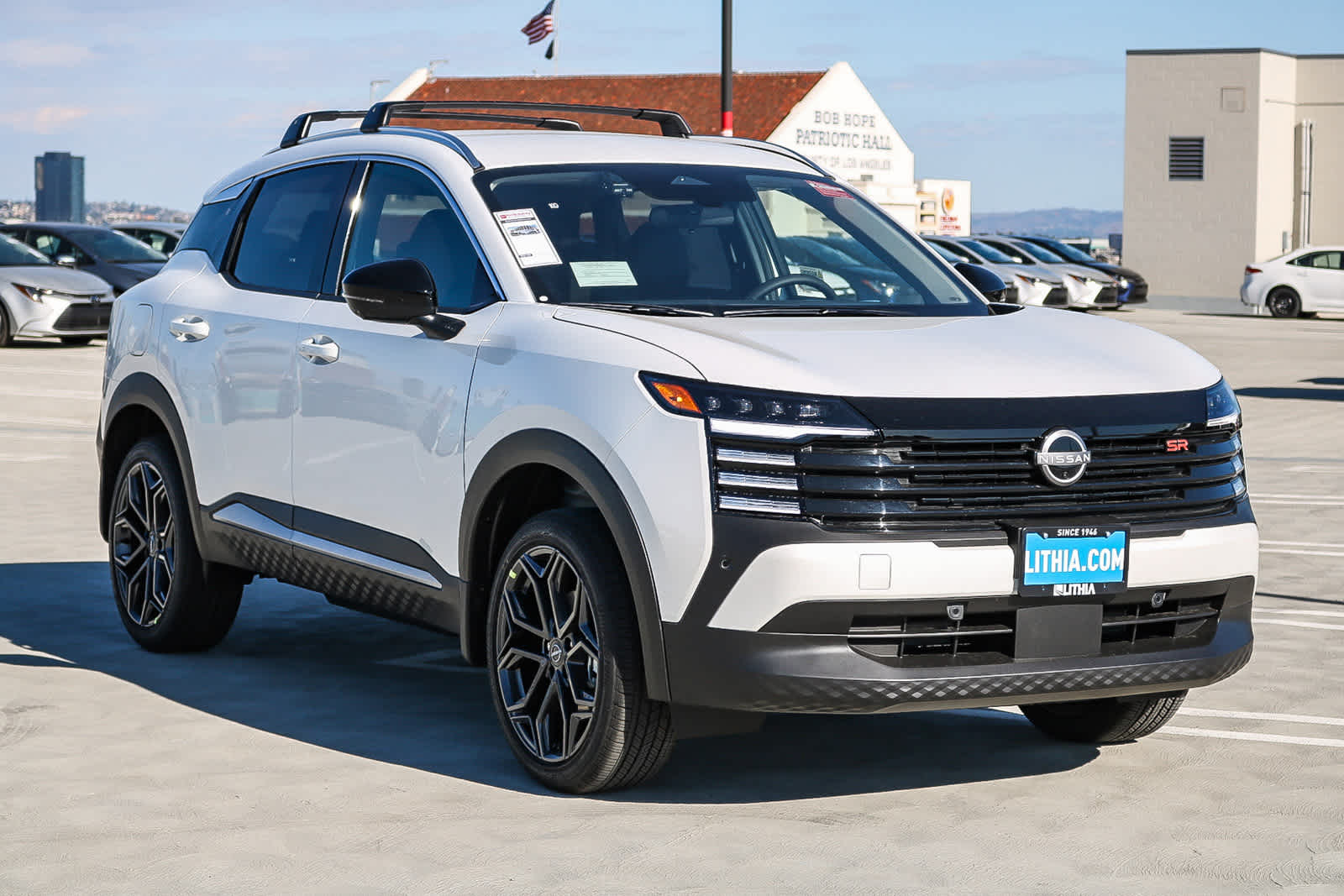 2026 Nissan Kicks SR photo 3