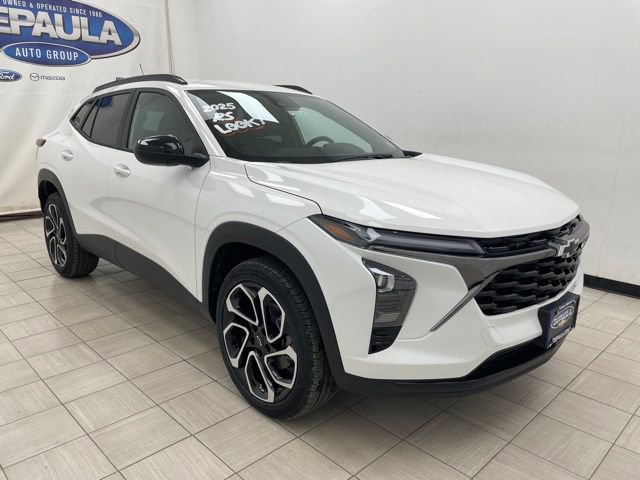 2025 Chevrolet Trax RS's photo