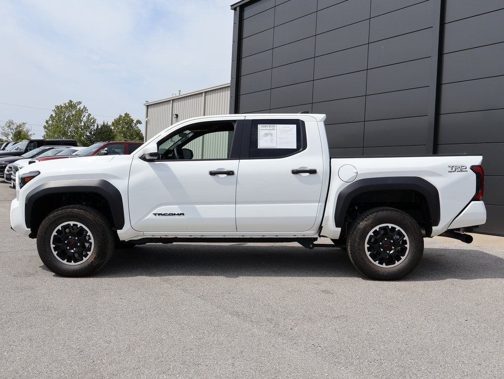 2025 Toyota Tacoma TRD Off-Road photo 2