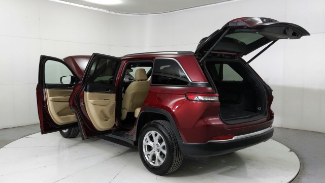 Used 2023 RED Jeep Limited image 10