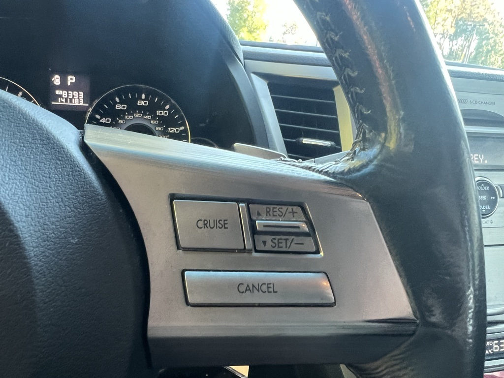 2010 Subaru Outback 2.5i photo 12