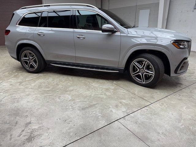 2025 Mercedes Benz GLS 450 4MATIC photo 5