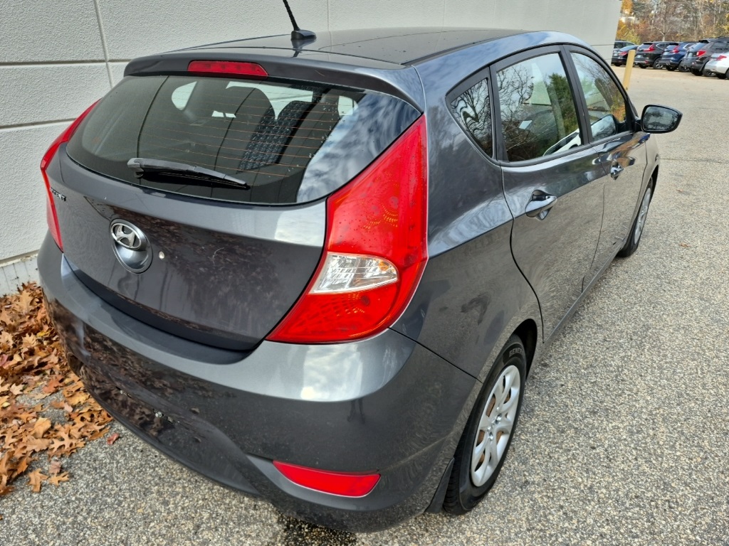 2012 Hyundai Accent GS photo 4