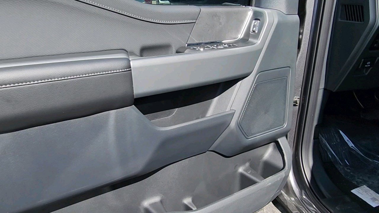 2025 Ford F-150 XLT photo 17
