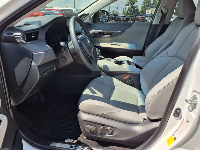 2024 Toyota Venza XLE photo 3