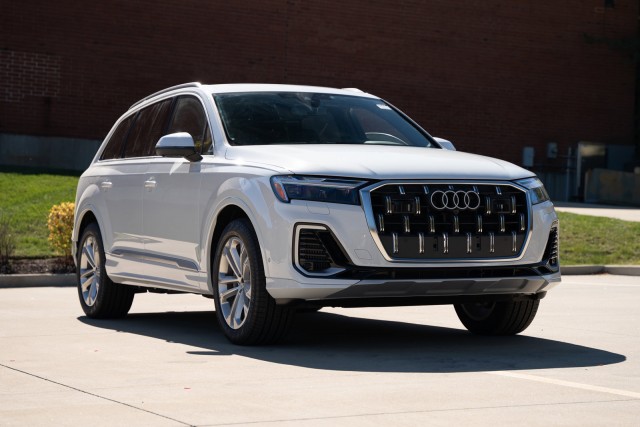 2025 Audi Q7 Premium Plus