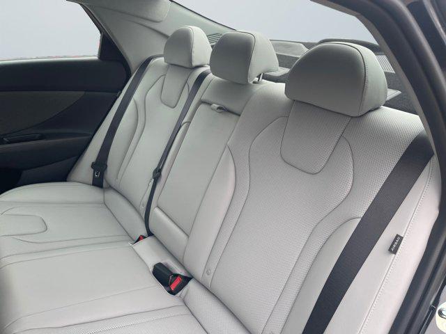 2025 Hyundai Elantra Limited photo 13