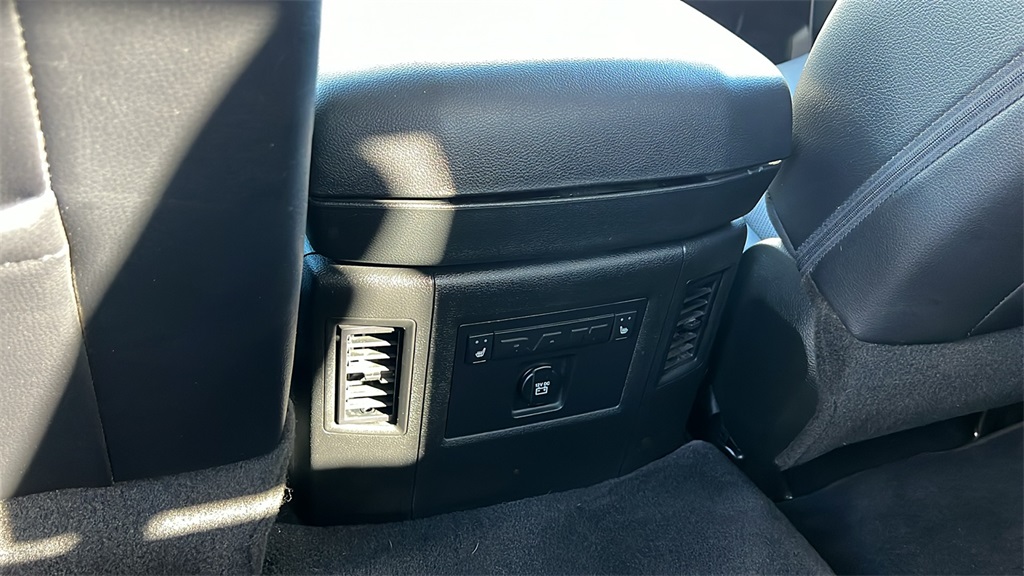 2018 Ram 1500 Laramie photo 4