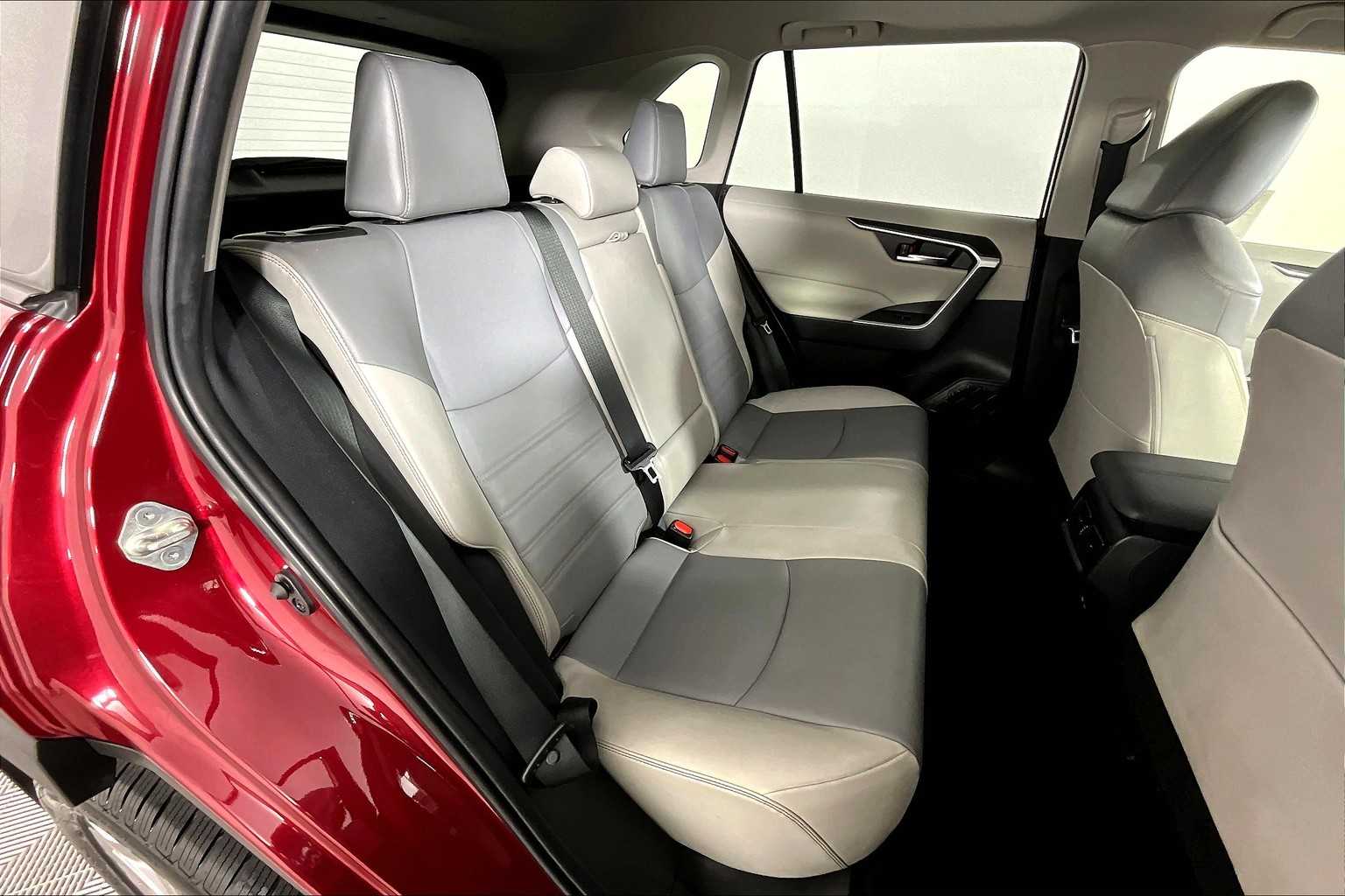 2023 Toyota RAV4 XLE Premium photo 15