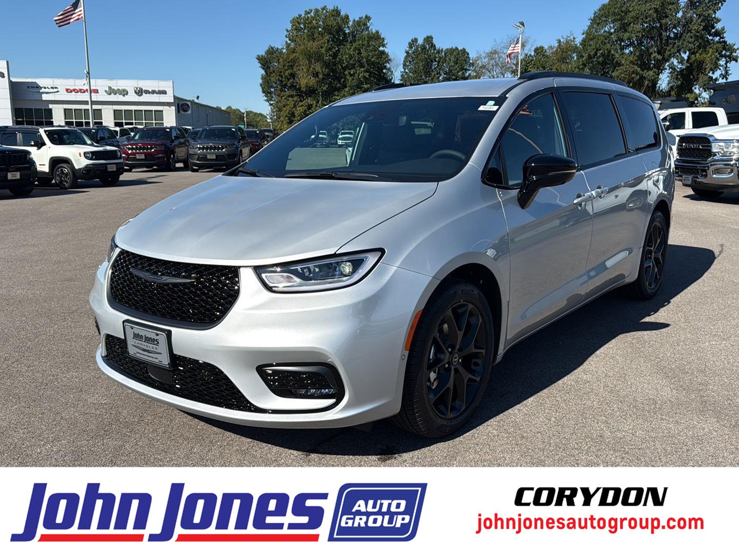 2026 Chrysler Pacifica Select's photo