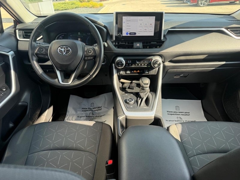 2024 Toyota RAV4 Hybrid XLE photo 12