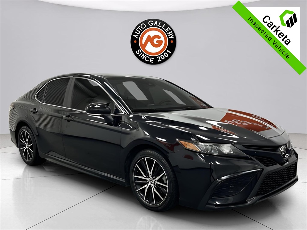 2023 Toyota Camry SE's photo