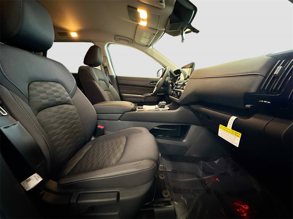 2025 Nissan Pathfinder SV photo 9