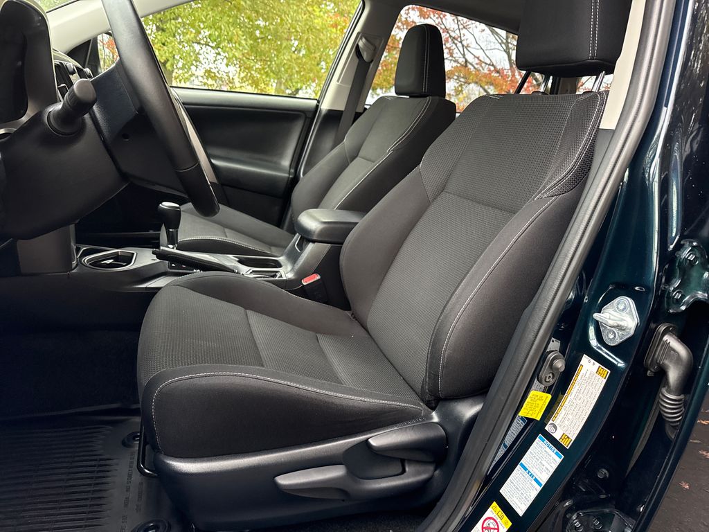 2018 Toyota RAV4 XLE photo 3