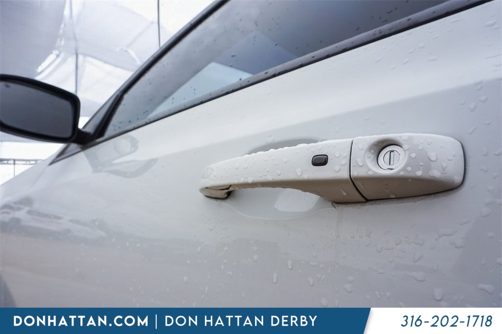 2023 Chrysler 300 Touring photo 15