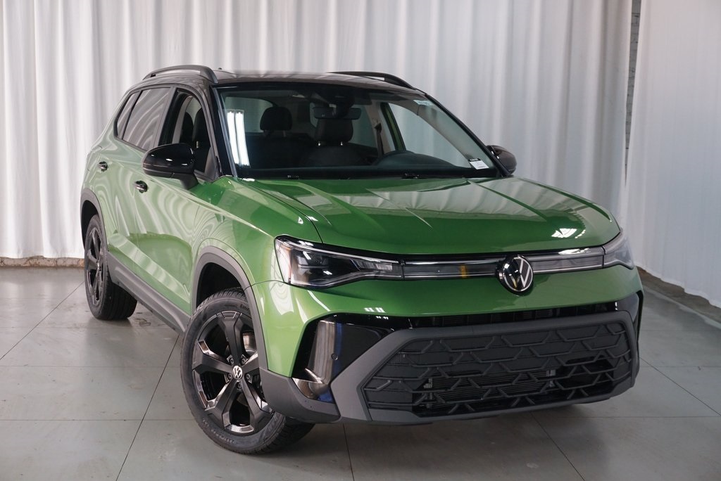 2025 Volkswagen Taos SE photo 3
