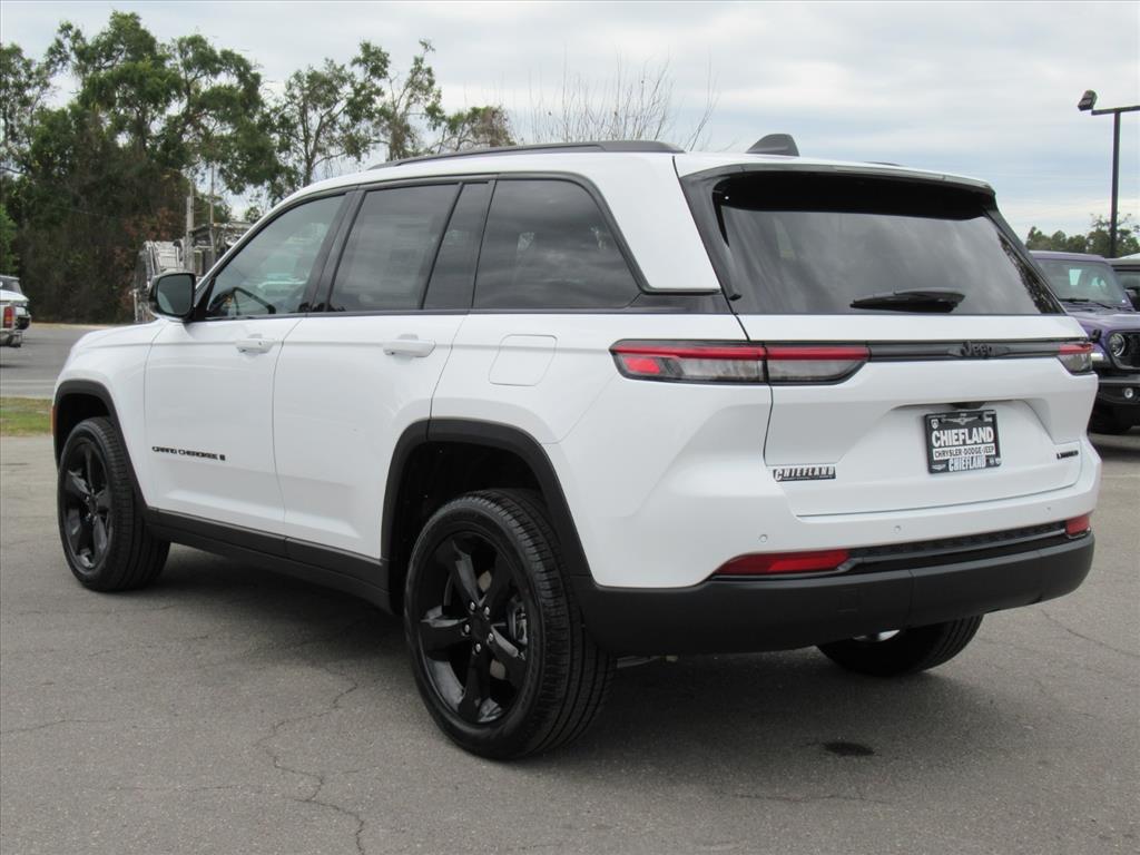 2025 Jeep Grand Cherokee Limited photo 4