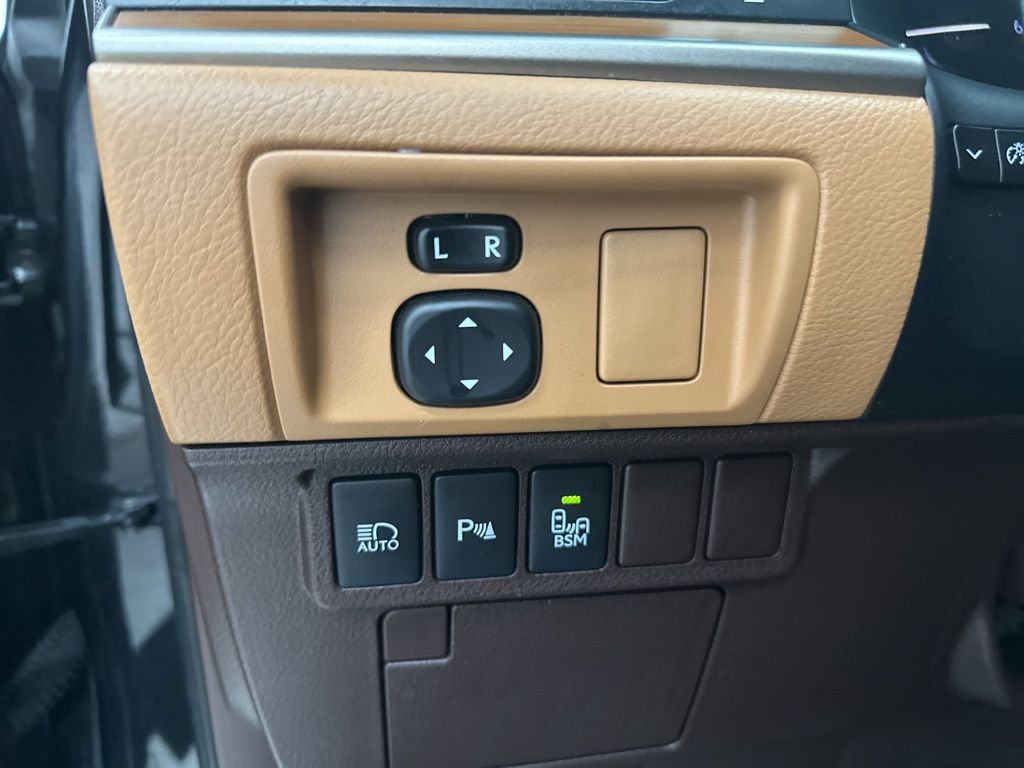 2016 Lexus ES 350 photo 18