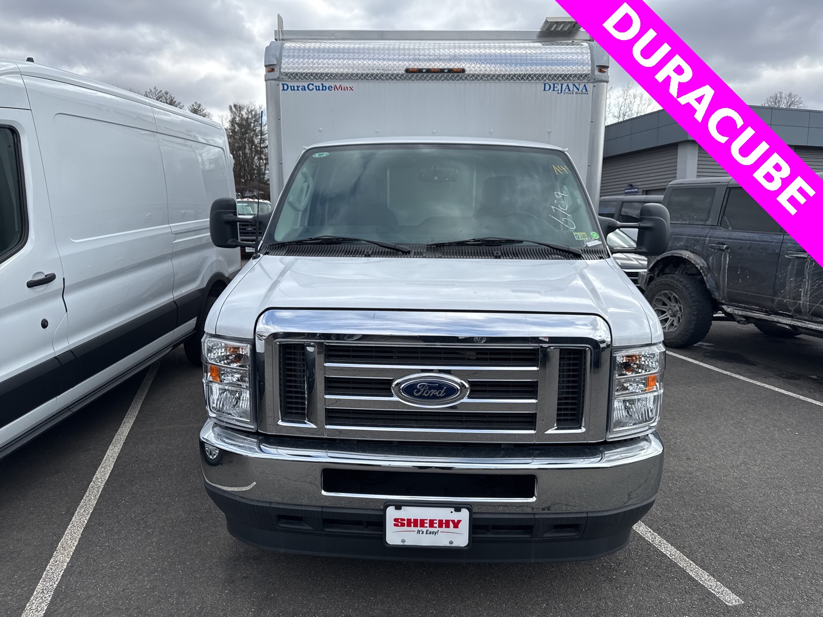 2024 Ford E-450 photo 2