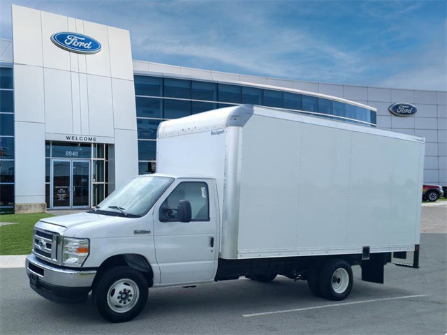 2025 Ford E-Series Cutaway Base's photo