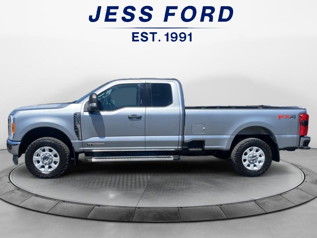 2023 Ford F-250 XLT photo 2