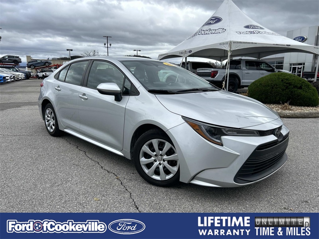 2023 Toyota Corolla LE's photo