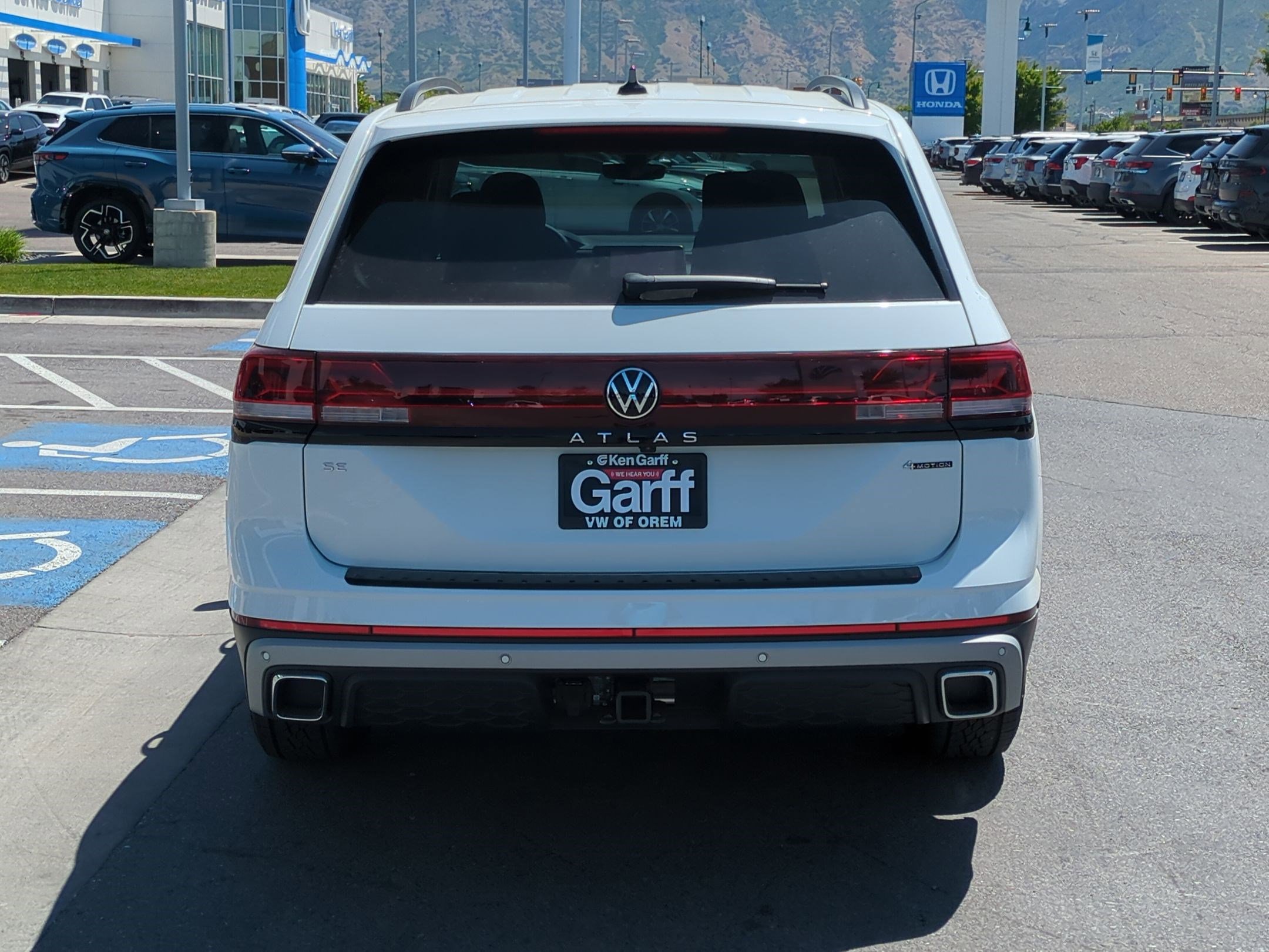 2025 Volkswagen Atlas Peak Edition SE photo 4